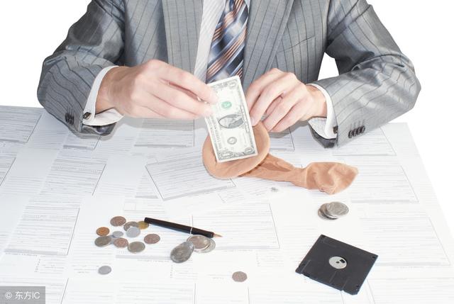 打官司律师费谁出，请律师是怎么收费的