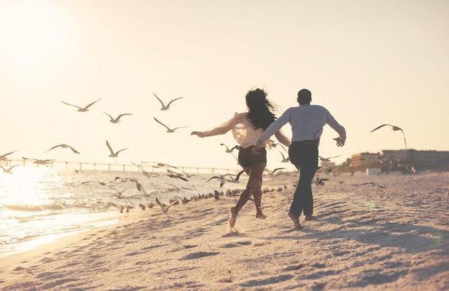 未婚先孕孩子的抚养权归谁？打官司法院会怎么判？