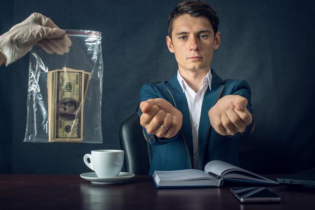 老赖欠钱不还应该向哪个法院起诉？利息多少合法？