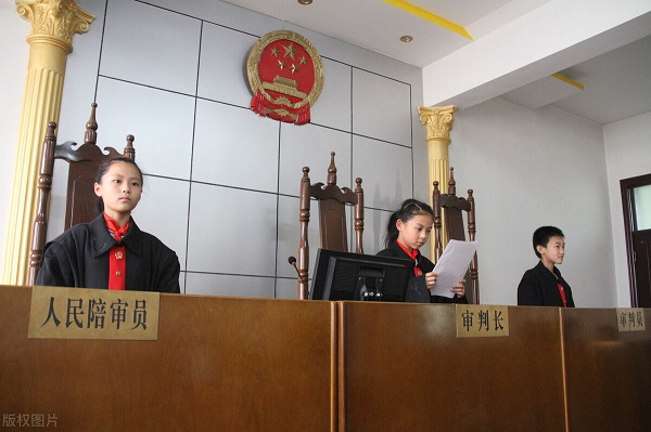 个人不请律师怎么起诉？在法庭上要注意这几点